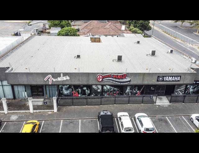 888M² SHOWROOM FOR SALE IN KEMPENVILLE